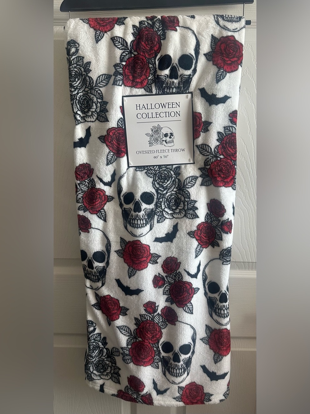 Halloween Blanket Skull red Rose and bat white red and black 60X70” New